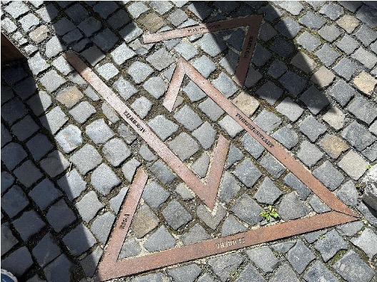 17. JH. Juden gedenkstein2